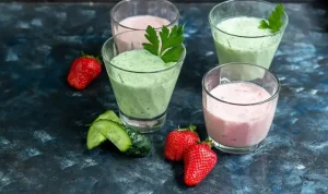 4.1. Hướng dẫn làm sinh tố dưa leo và dâu tây