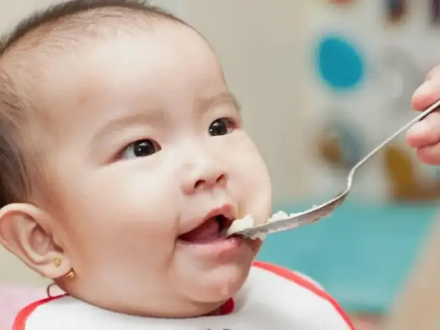 Dấu Hiệu Bé Chưa No Hoặc Muốn Ăn Thêm