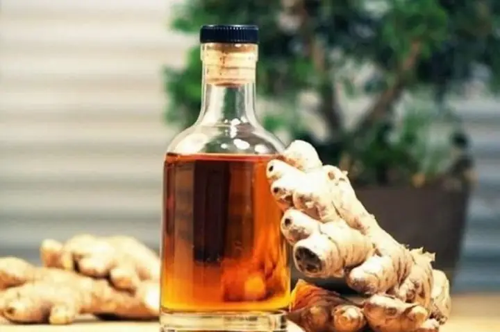 1Massage với rượu gừng giúp giảm mỡ bụng sau sinh