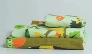 1Vệ sinh vùng kín cho bé trai sơ sinh