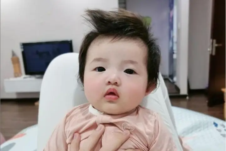 Kiểu Tóc Quả Đào Cho Bé Gái Sơ Sinh