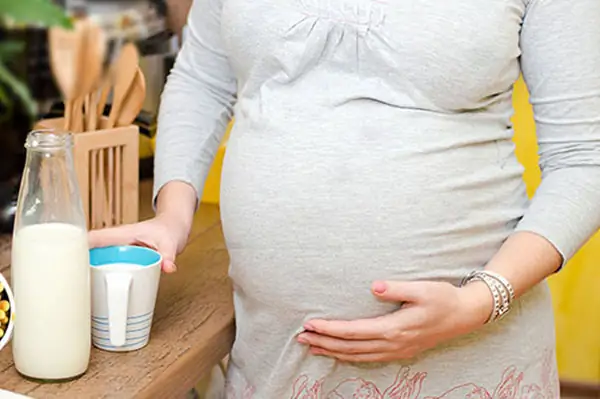 2. Phụ nữ mang thai uống sữa tươi bao nhiêu là tốt?