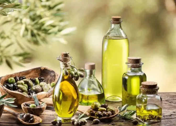 Dầu Oliu Được Sử Dụng Trong Dầu Gội Đầu Nguyên Xuân