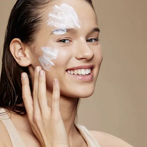 3. Lưu ý khi sử dụng kem chống nắng nâng tone cho da khô 3. Lưu ý khi sử dụng kem chống nắng nâng tone cho da khô