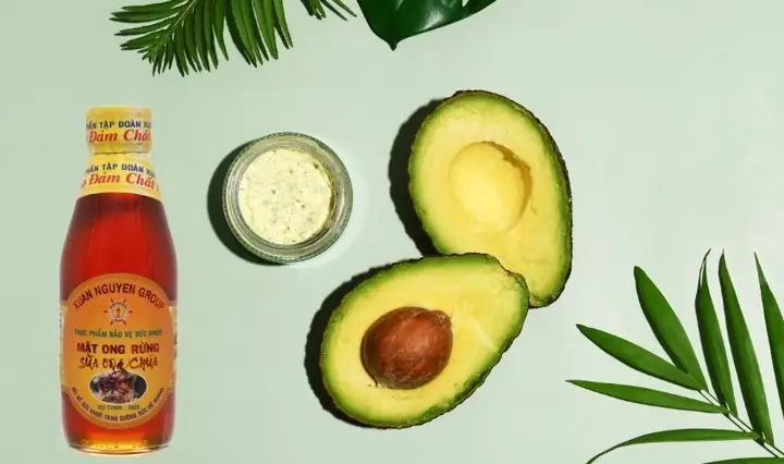 2.1. Mặt nạ bơ mật ong trị mụn