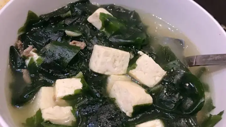 Canh rong biển thịt bò đậu hũ