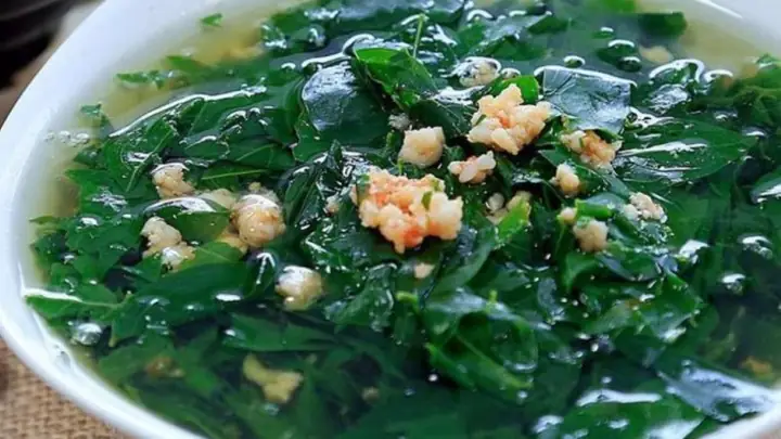 Món ngon cho bé 4-6 tuổi: Canh rau ngót với tôm