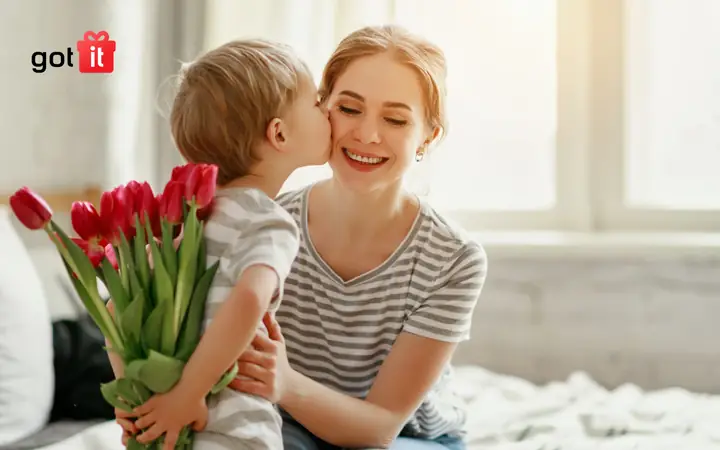 Món quà tặng mẹ 20/10 thể hiện điều gì?