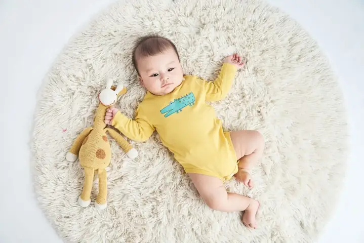 Chọn Quần Áo Cho Trẻ Sơ Sinh Chú Ý Đến Thời Tiết