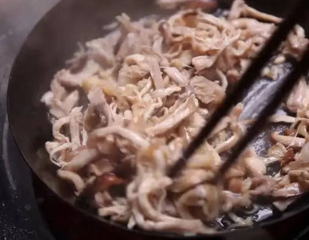 - Cách nấu súp gà cho bé cùng ngô non: