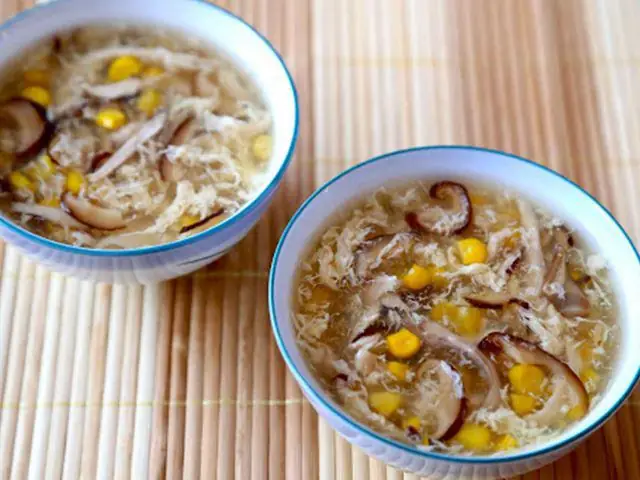 - Cách nấu súp gà cho bé cùng ngô non: