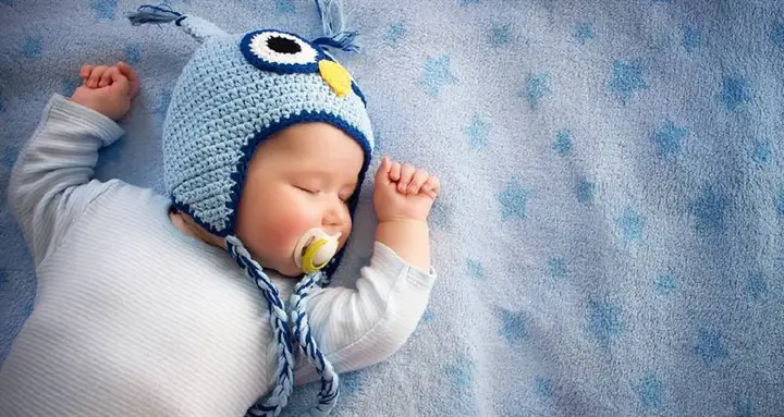 Đội Mũ Cho Bé Khi Chào Đời