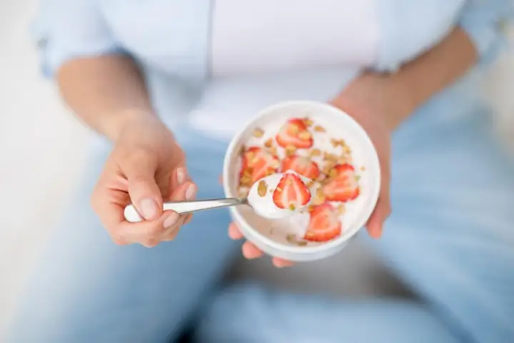 Ăn Sữa Chua Không Đường Với Liều Lượng Thích Hợp