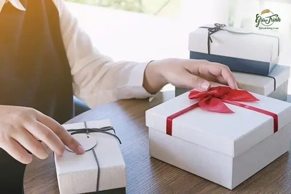 Vì Sao Nên Tặng Quà Cho Thầy Cô Vào Ngày Nhà Giáo Việt Nam