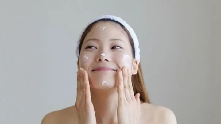 Nên Đợi Bao Lâu Để Bôi Kem Chống Nắng Sau Khi Dưỡng Ẩm?