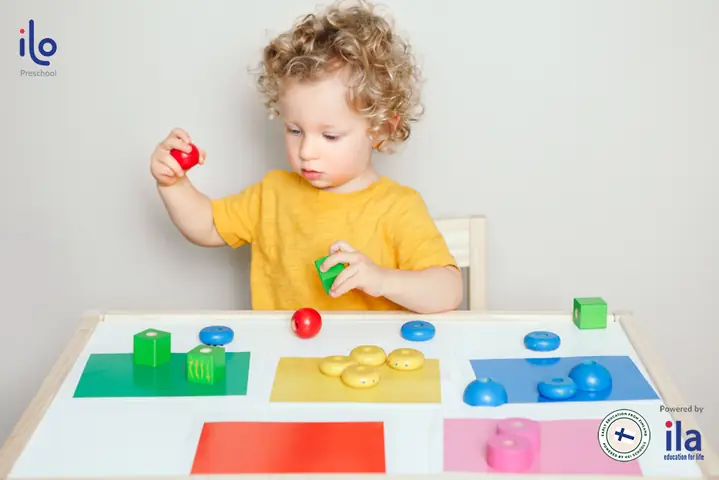 Các Trò Chơi Cho Trẻ 2-3 Tuổi: Sắp Xếp Màu Sắc Các Trò Chơi Cho Trẻ 2-3 Tuổi: Sắp Xếp Màu Sắc