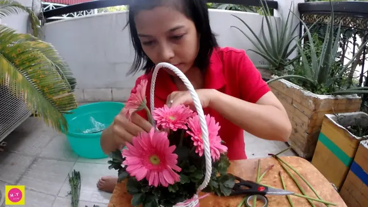 Các Bước Cắm Hoa Hồng Vào Giỏ Một Cách Chuyên Nghiệp? Các Bước Cắm Hoa Hồng Vào Giỏ Một Cách Chuyên Nghiệp?