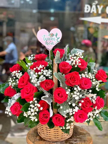 Các Bước Cắm Hoa Hồng Vào Giỏ Một Cách Chuyên Nghiệp? Các Bước Cắm Hoa Hồng Vào Giỏ Một Cách Chuyên Nghiệp?