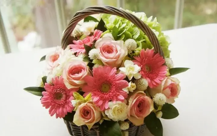 Các Bước Cắm Hoa Hồng Vào Giỏ Một Cách Chuyên Nghiệp? Các Bước Cắm Hoa Hồng Vào Giỏ Một Cách Chuyên Nghiệp?