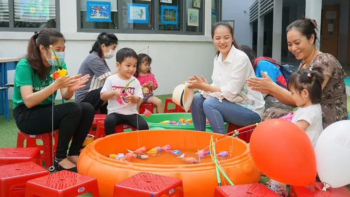 17. Không Can Thiệp Vào Cuộc Chơi Của Trẻ Trừ Khi Thật Sự Cần Thiết 17. Không Can Thiệp Vào Cuộc Chơi Của Trẻ Trừ Khi Thật Sự Cần Thiết