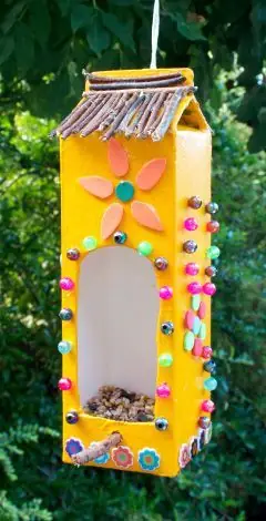 Cach-lam-ngoi-nha-bang-hop-sua-cho-cac-chu-chim