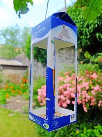 Cach-lam-ngoi-nha-bang-hop-sua-cho-cac-chu-chim