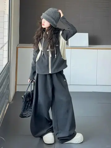 Set Bộ Nỉ Đen Phối Trắng + Mũ Len Beanie Xám