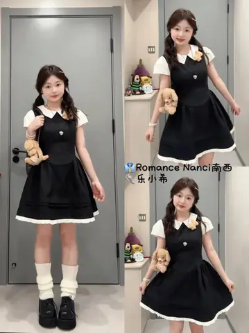 Váy Liền Cổ Sơ Mi Đen + Tất Trắng Cao Cổ + Túi Gấu Bông