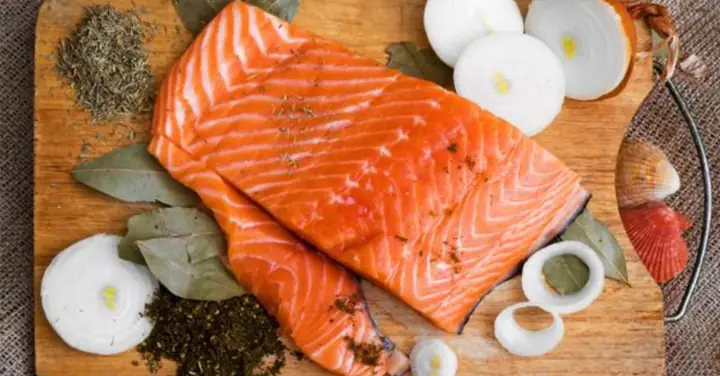 Cách Khử Mùi Tanh Cá Hồi Từ Các Gia Vị