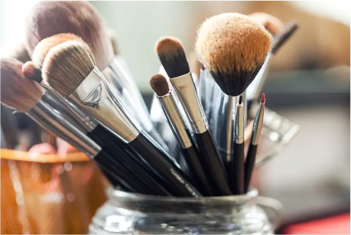 Cách Vệ Sinh Cọ Trang Điểm Cách Vệ Sinh Cọ Trang Điểm
