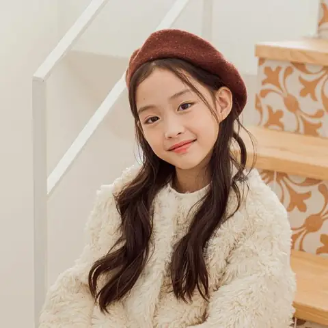 12 Tuổi – Tóc Ngang Vai Xoăn Nhẹ