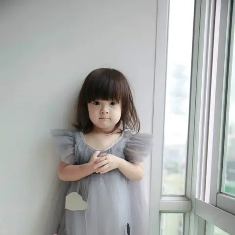 Kiểu Tóc Ngắn Nhiều Lớp Cho Bé Gái