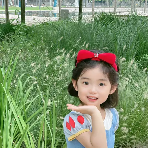 Kiểu Tóc Ngắn Cho Bé 4 Tuổi – Tóc Xoăn Gợn Sóng Ngắn