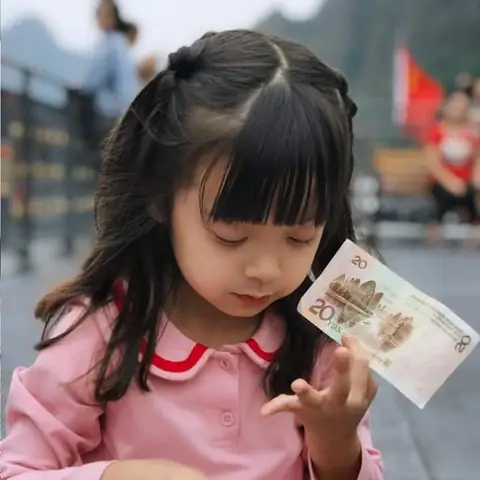 Kiểu Tóc Đẹp Cho Bé Gái 7, 8, 9 Tuổi – Kiểu Tóc Xoăn Cột Nửa Đầu