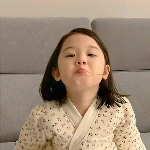 Bob Side Parted Với Các Đường Tóc Highlight