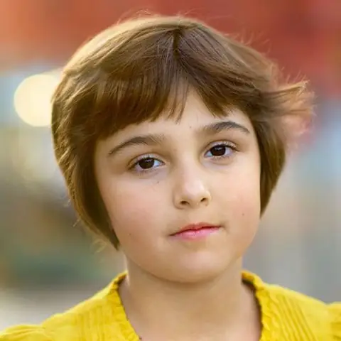 Side Parted Và Side Swept