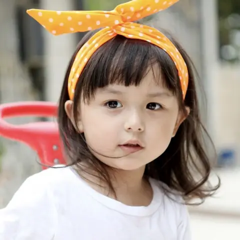 Cắt Tóc Layer – Kiểu Tóc Ngắn Cho Bé Gái Có Mắt Gầy