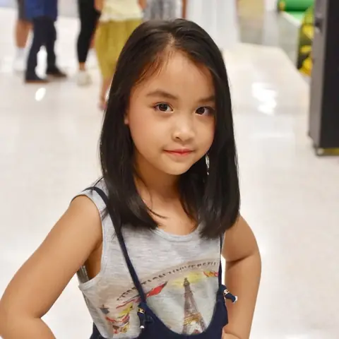 Cắt Tóc Layer – Kiểu Tóc Ngắn Cho Bé Gái Có Mắt Gầy