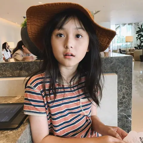 Cắt Tóc Layer – Kiểu Tóc Ngắn Cho Bé Gái Có Mắt Gầy