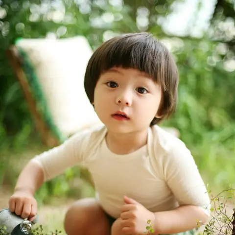 Side Parted Và Side Swept