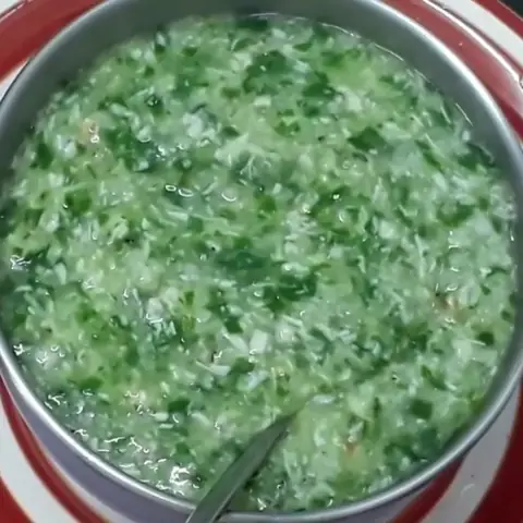 Nấu Cháo Cua Biển Với Rau Mồng Tơi