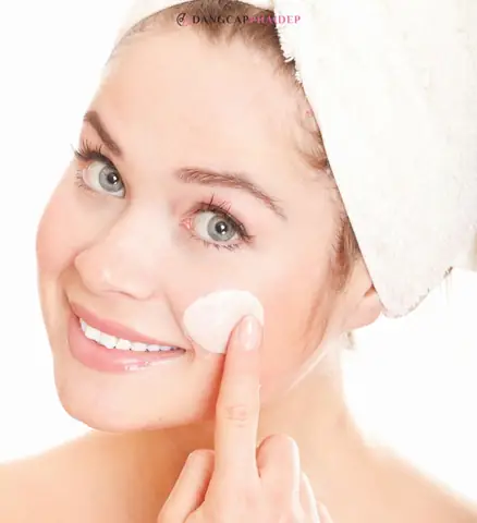 Ở Trong Nhà Có Cần Bôi Kem Chống Nắng Không?