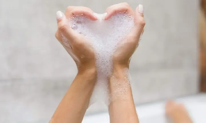 Chú Ý Hướng Rửa "cô Bé" Để Tránh Viêm Nhiễm Ngược