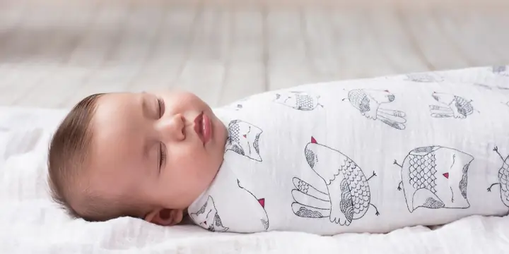 Có Nên Quấn Trẻ Sơ Sinh Khi Ngủ Hay Không?