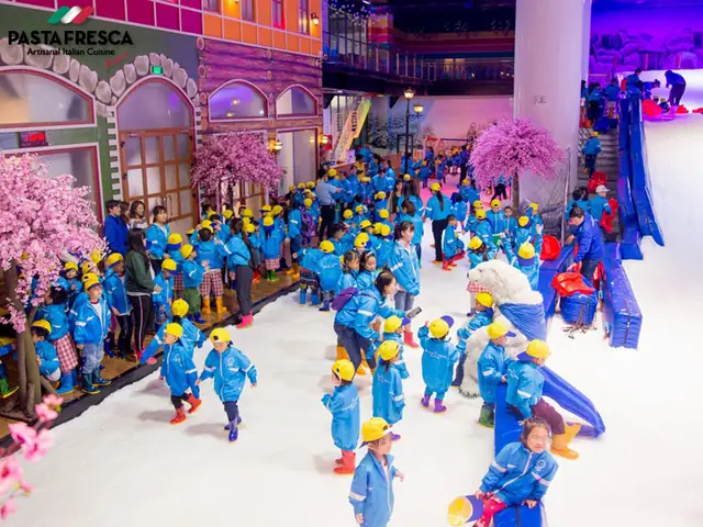 Khu Vui Chơi Trượt Tuyết Snowtown Sài Gòn