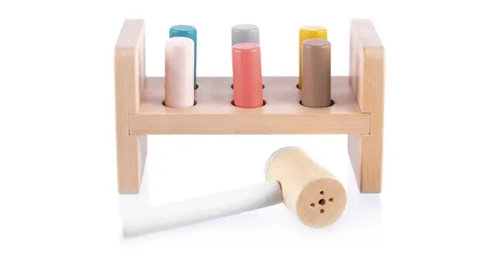 Đập Búa Lên Cọc Gỗ