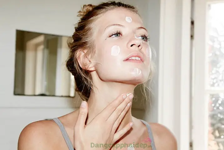 Bước 3: Bôi Kem Chống Nắng