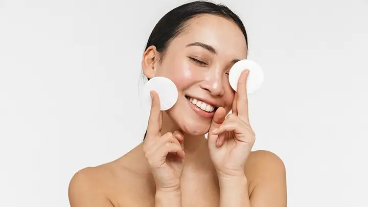 Giải Đáp: Da Không Trang Điểm Có Cần Tẩy Trang Không? - Nhà Thuốc ...