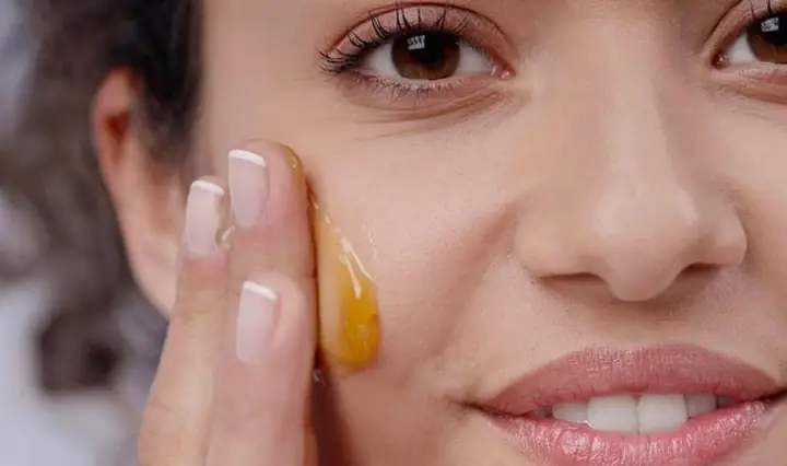 Thoa Mật Ong Nguyên Chất Lên Mặt