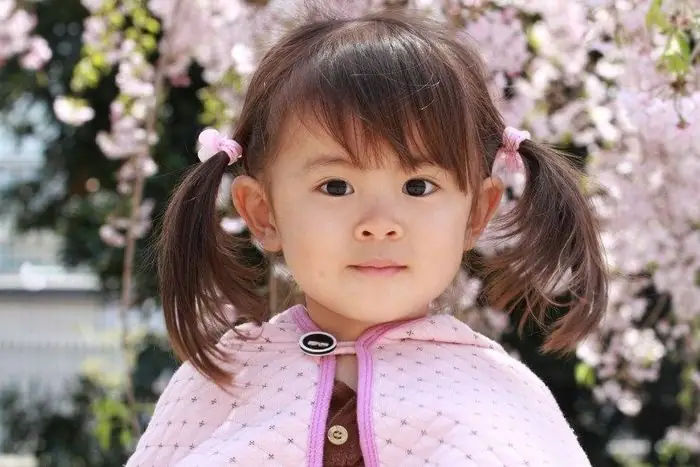 Kiểu Tóc Mái Ngố Buộc Lửng Cho Bé 2 Tuổi